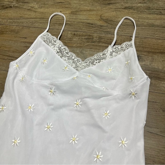 MOTEL Rocks Daisy Bodycon Dress in White Daisy Embroidered Mini Size M - Picture 7 of 12